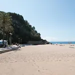 Appartement Seahomes Vacations - Seafront Fenals & Pkg