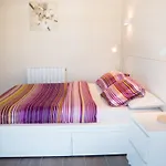 Seahomes Vacations - Seafront Fenals & Pkg Appartement