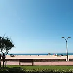 Seahomes Vacations - Seafront Fenals & Pkg *