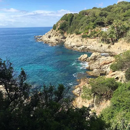 Seahomes Vacations - Seafront Fenals & Pkg *