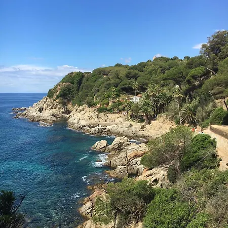 Seahomes Vacations - Seafront Fenals & Pkg Apartment *