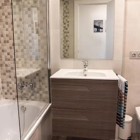 Seahomes Vacations - Seafront Fenals & Pkg יורט דה מאר