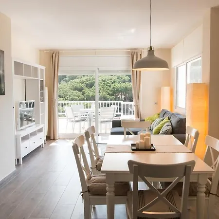 Seahomes Vacations - Seafront Fenals & Pkg *