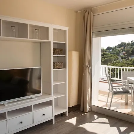 Apartment Seahomes Vacations - Seafront Fenals & Pkg