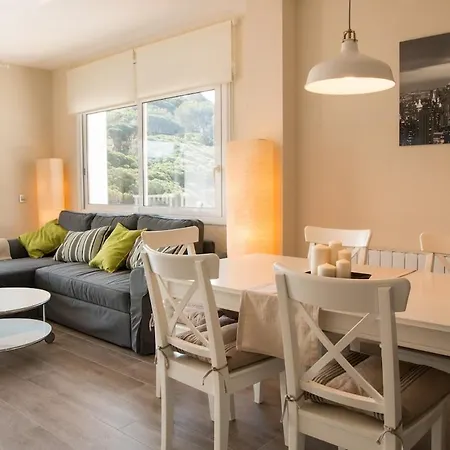 Seahomes Vacations - Seafront Fenals & Pkg יורט דה מאר