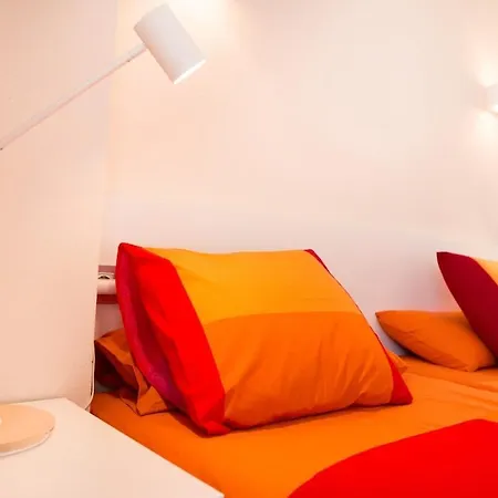 Seahomes Vacations - Seafront Fenals & Pkg Apartment