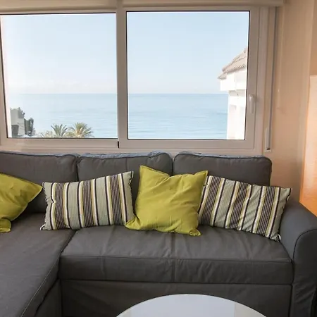 Seahomes Vacations - Seafront Fenals & Pkg 滨海略雷特