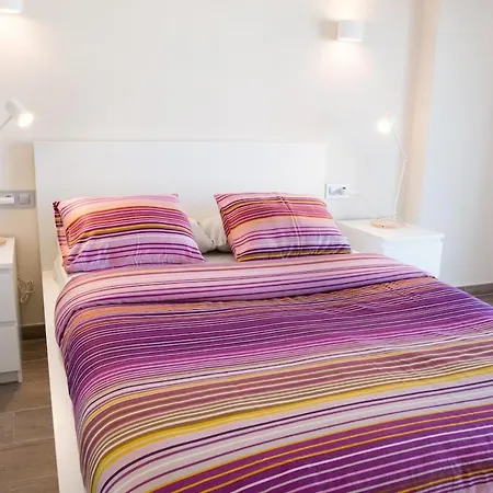 Seahomes Vacations - Seafront Fenals & Pkg *