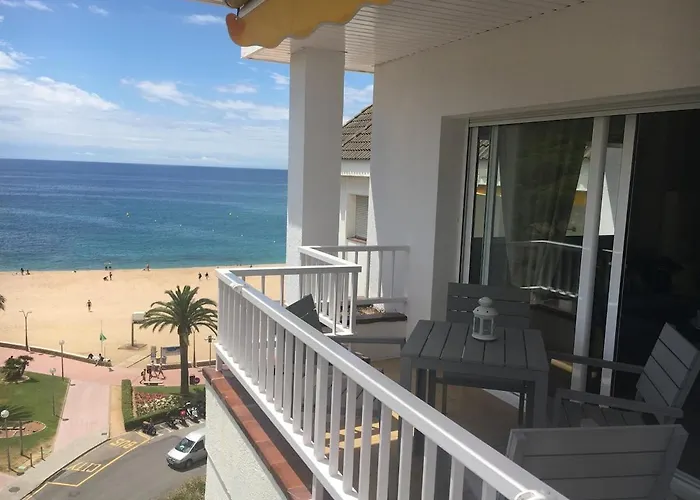 Seahomes Vacations - Seafront Fenals & Pkg Apartmán *