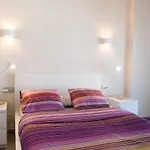 公寓 Seahomes Vacations - Seafront Fenals & Pkg 滨海略雷特