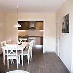 Seahomes Vacations - Seafront Fenals & Pkg * 滨海略雷特