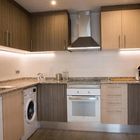 Seahomes Vacations - Seafront Fenals & Pkg Appartement