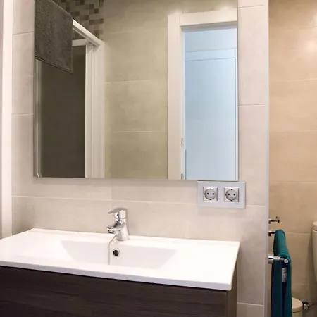Appartement Seahomes Vacations - Seafront Fenals & Pkg *
