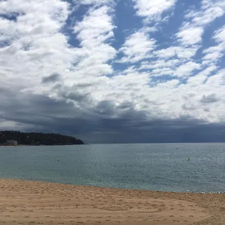 Seahomes Vacations - Seafront Fenals & Pkg Appartement Lloret de Mar