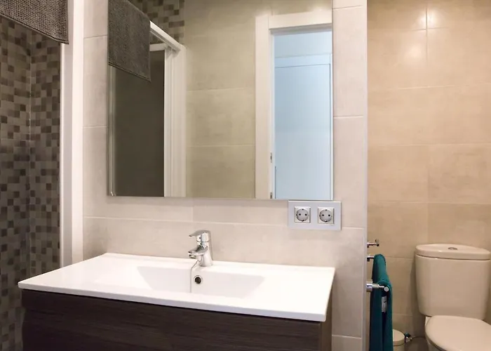 Apartman Seahomes Vacations - Seafront Fenals & Pkg *