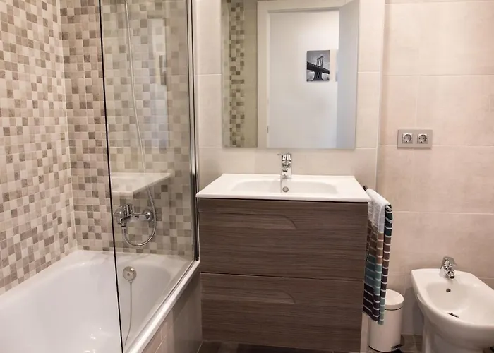 Seahomes Vacations - Seafront Fenals & Pkg Λορέτ Ντε Μαρ