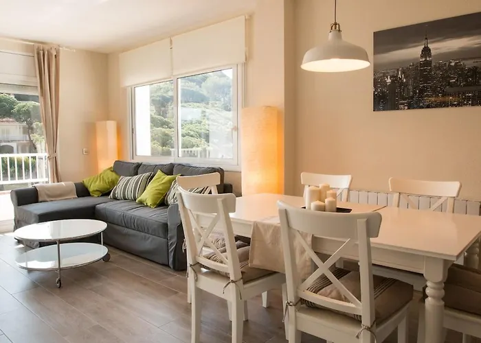 Seahomes Vacations - Seafront Fenals & Pkg Λορέτ Ντε Μαρ